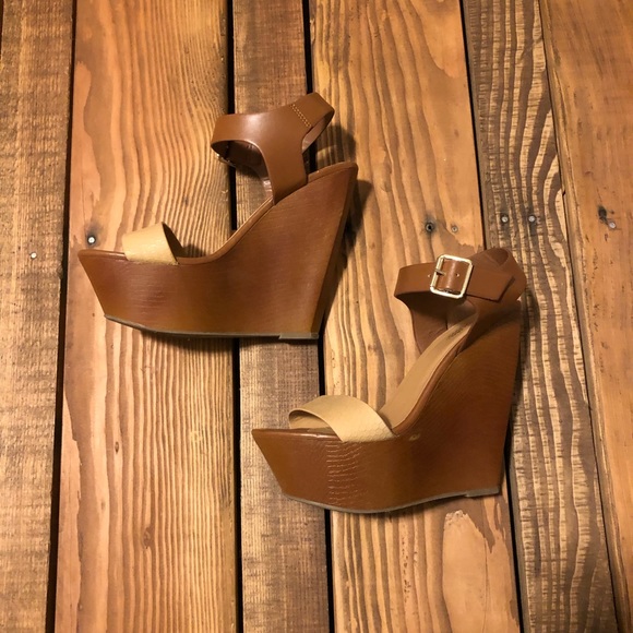 Charlotte Russe size 7 tan wedges - Picture 2 of 12